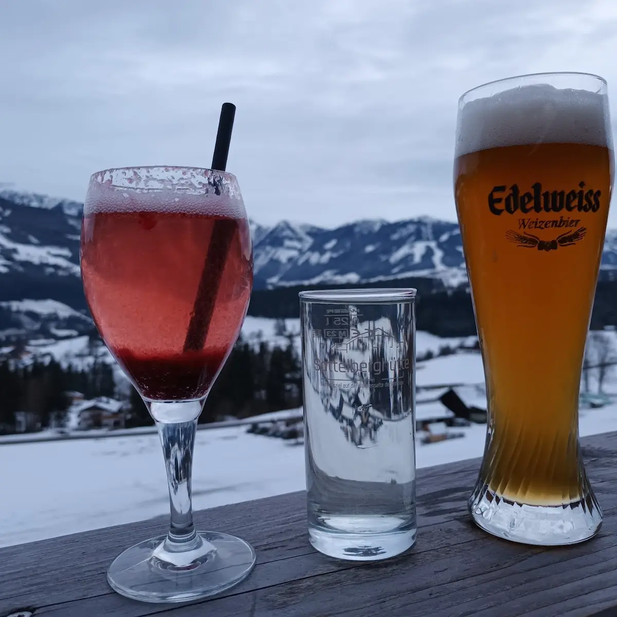 Preiselbeerspritzer Bergquellwasser Schneeweiße