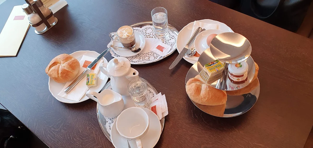 1 Kännchen Kaffee Ein Kapuziener Kaffee Frühstück