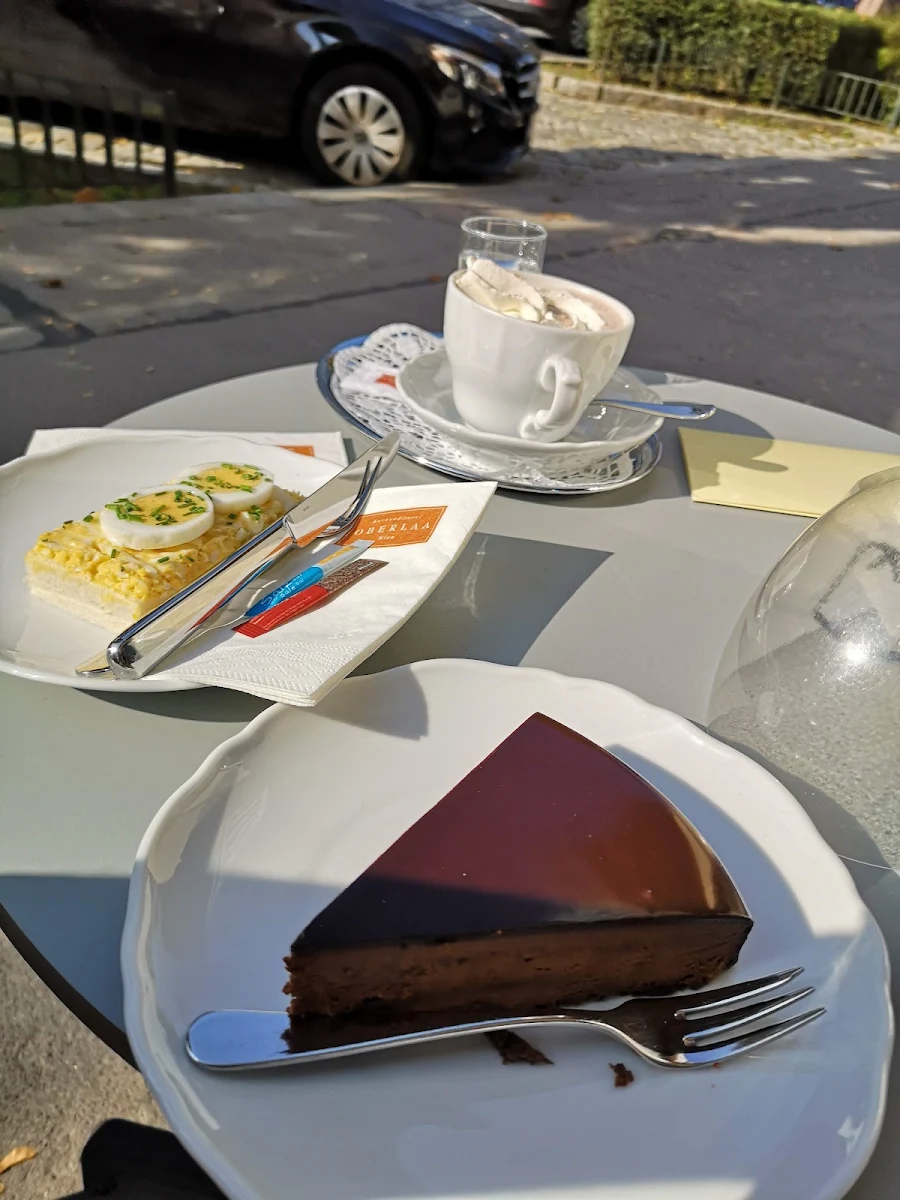 Ei Tramezzini Mit Heiße Schokolade