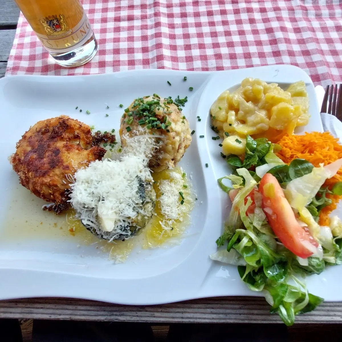 Knödeltrio Mit Salat