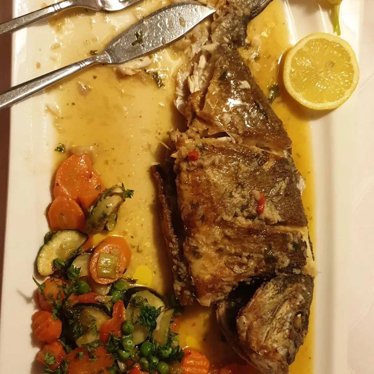 Goldbrasse Auf Knoblauchsosse