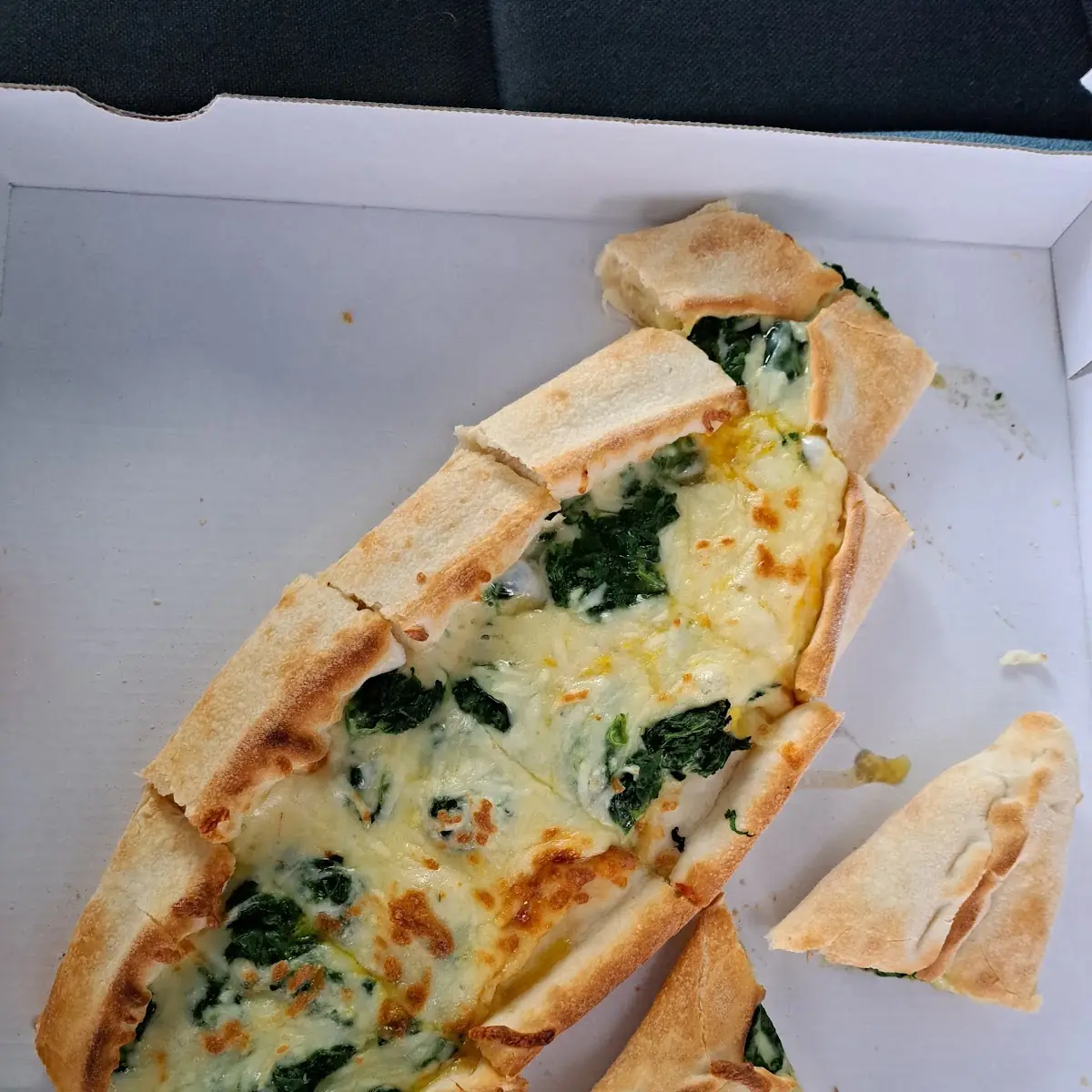 Pide Mit Spinat Käse Und Ei