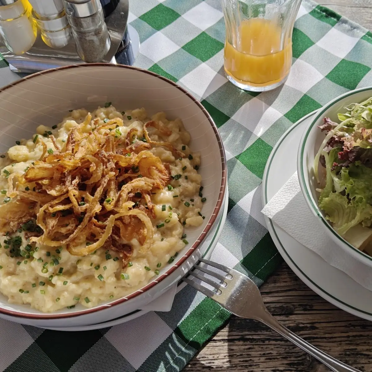 Käsespätzle Mit Beilagensalat