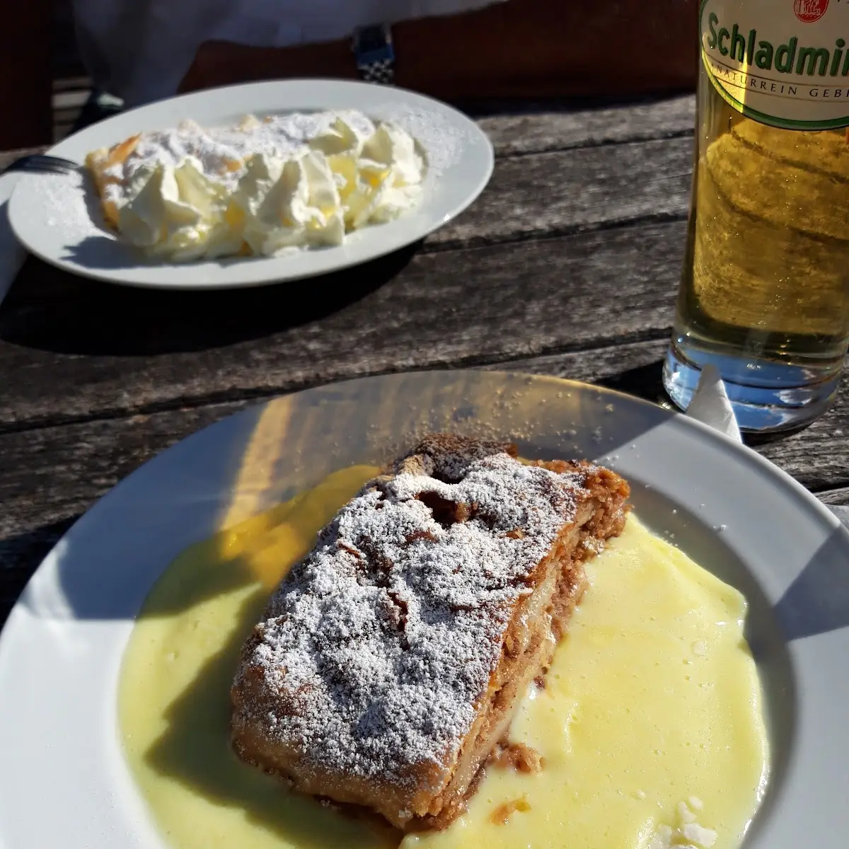 Apfelstrudel Mit Vanillesauce