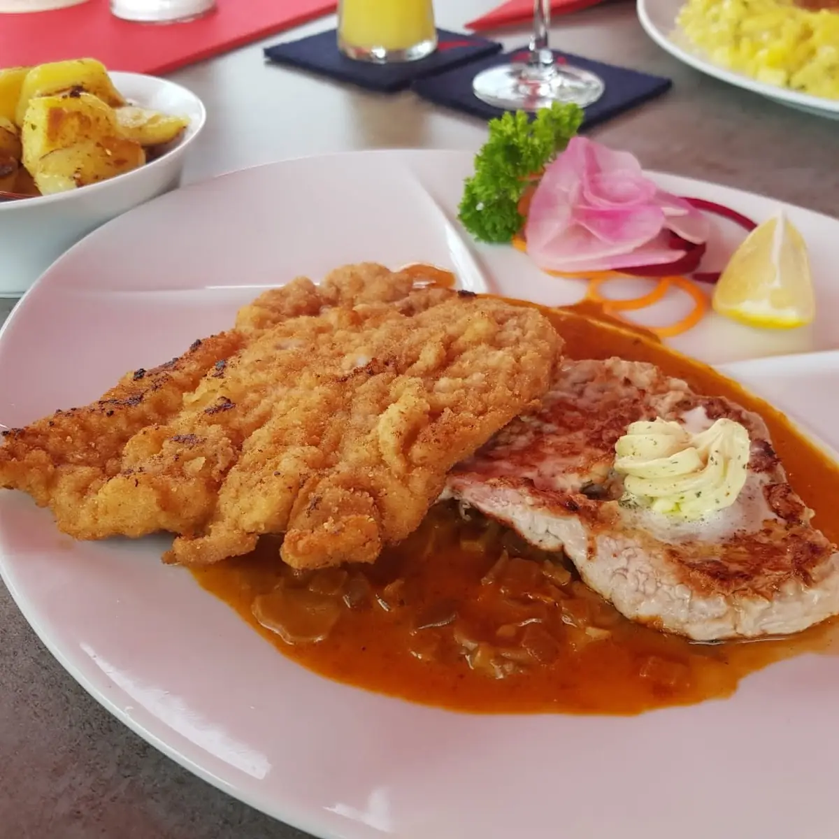 Schnitzelgenuss Mit Bratkartoffeln