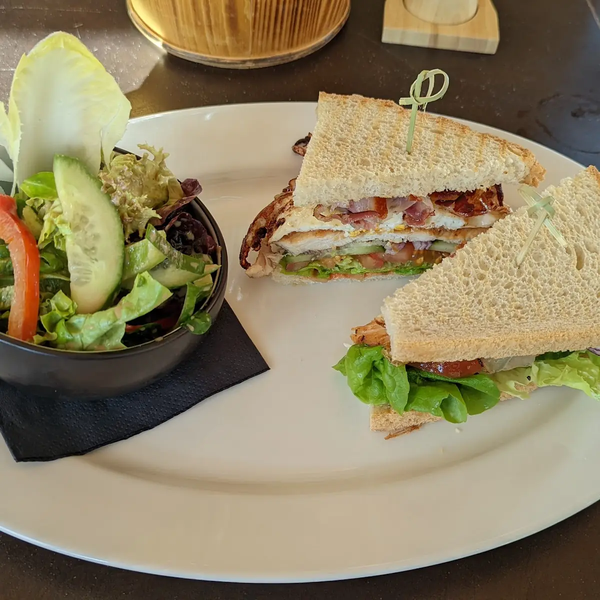 Clubsandwich Mit Salat
