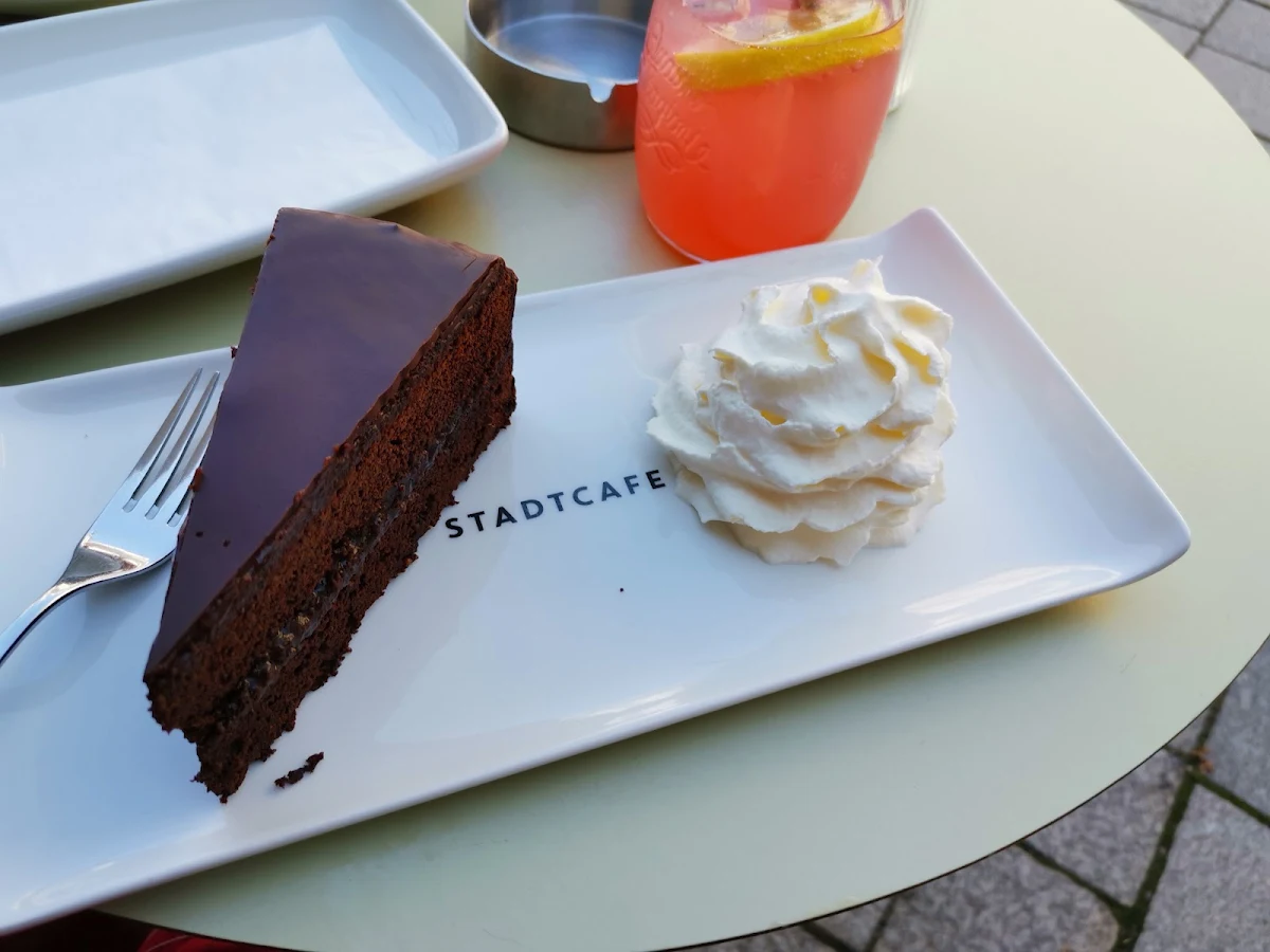 Sachertorte Mit Einem Großen Braunen