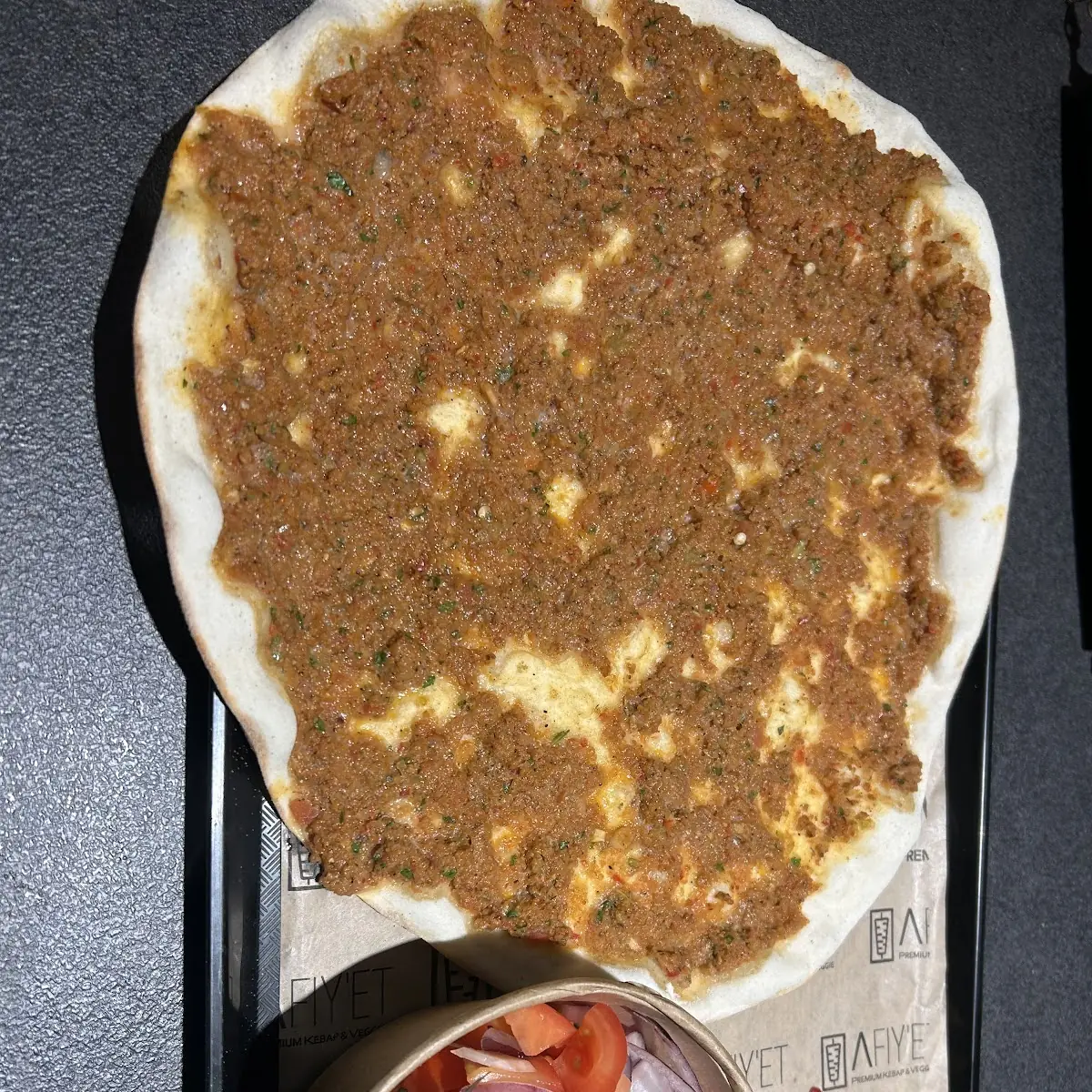 Lahmacun Mit Salat