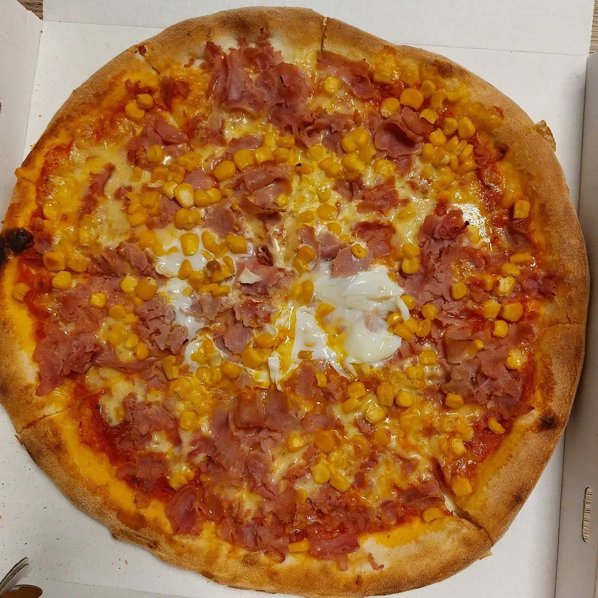 Pizza Toscana Mit Ei