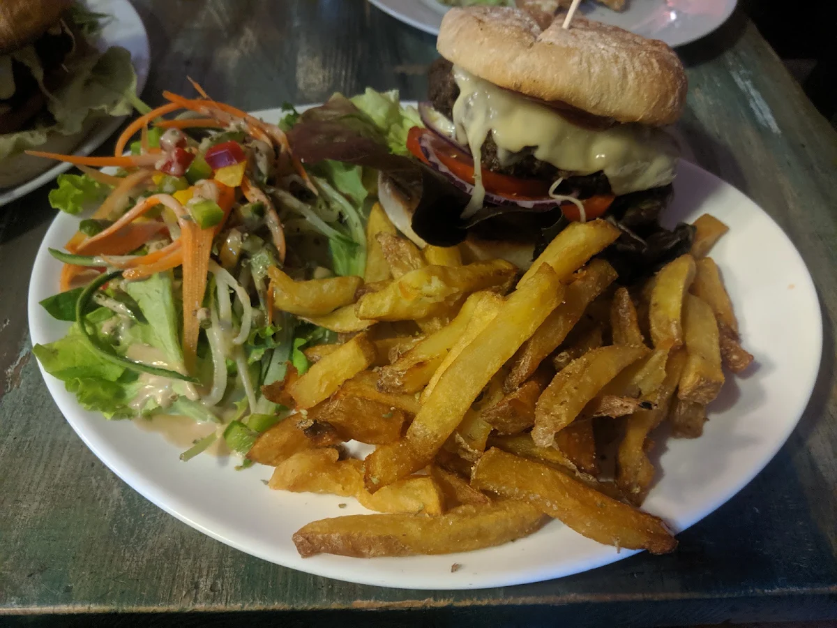 Flaming Chili-Cheeseburger