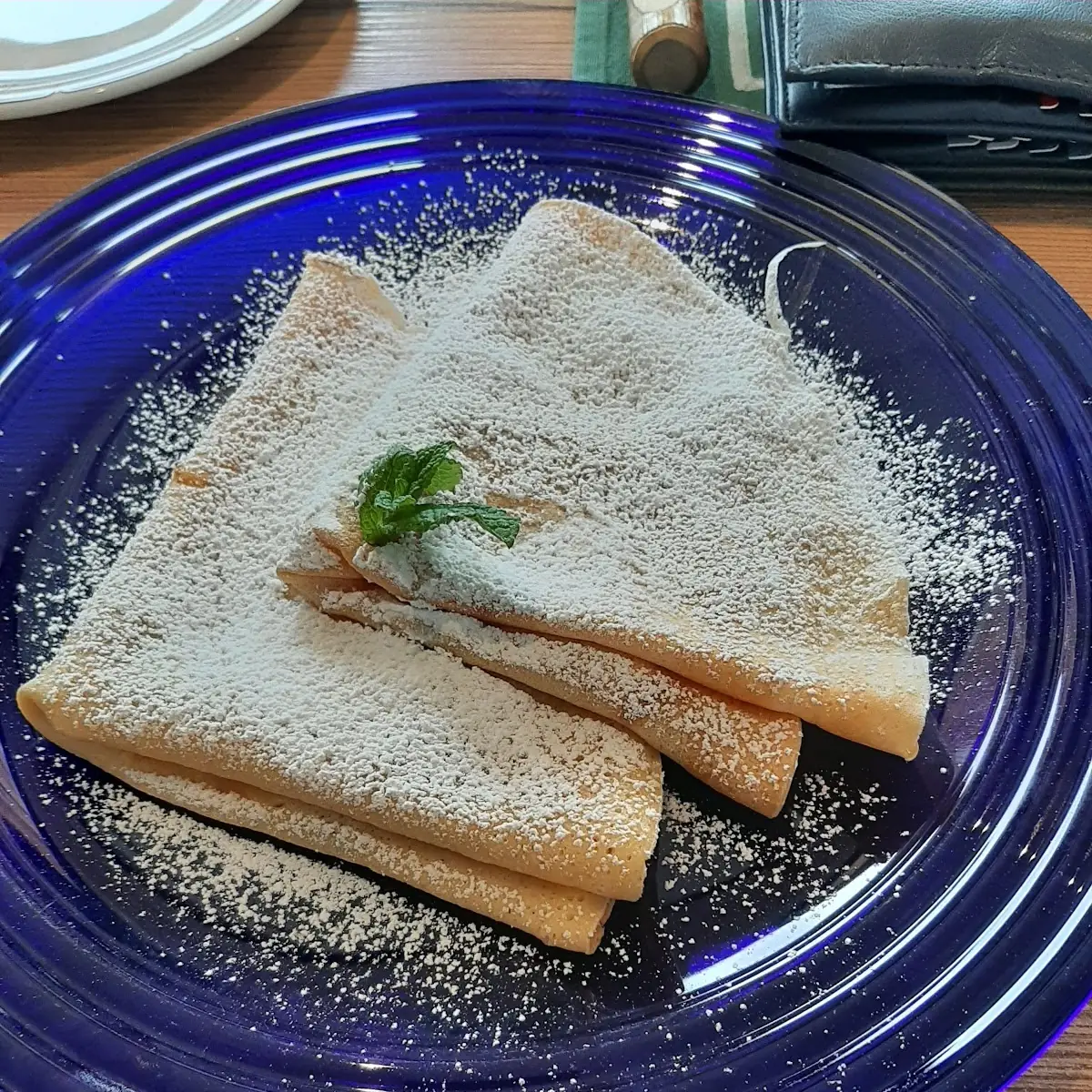 2 Stück Palatschinken Mit Marillenmarmelade Gefüllt