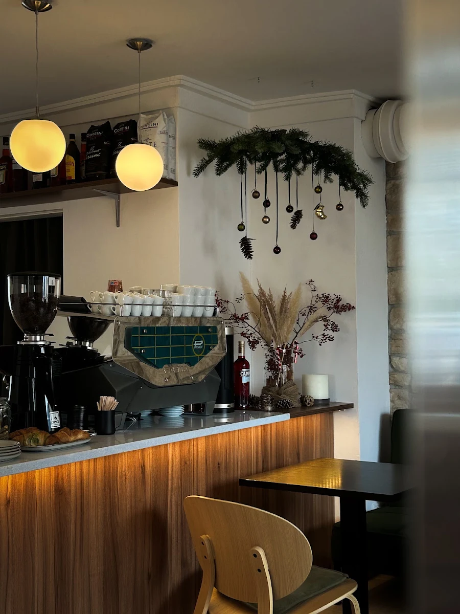 CAFÉ Zeki Titelbild