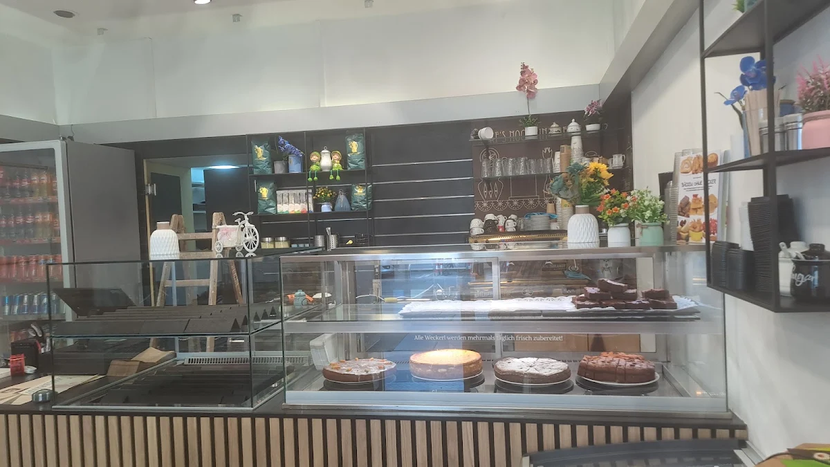 Le Petit Café Titelbild