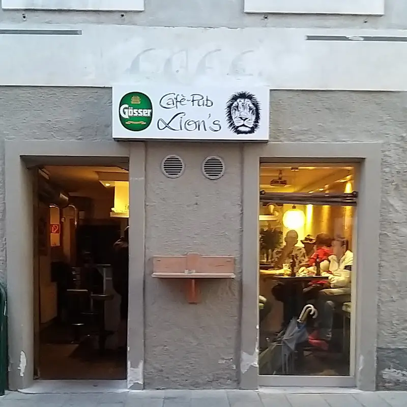 Cafe Pup Lions