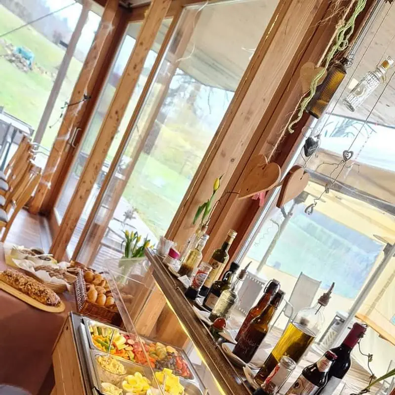 Seerose Restaurant mit Badestrand
