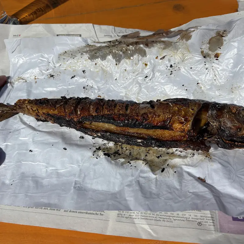 Steckerlfische, Pizza, Würstl - Fischhawara