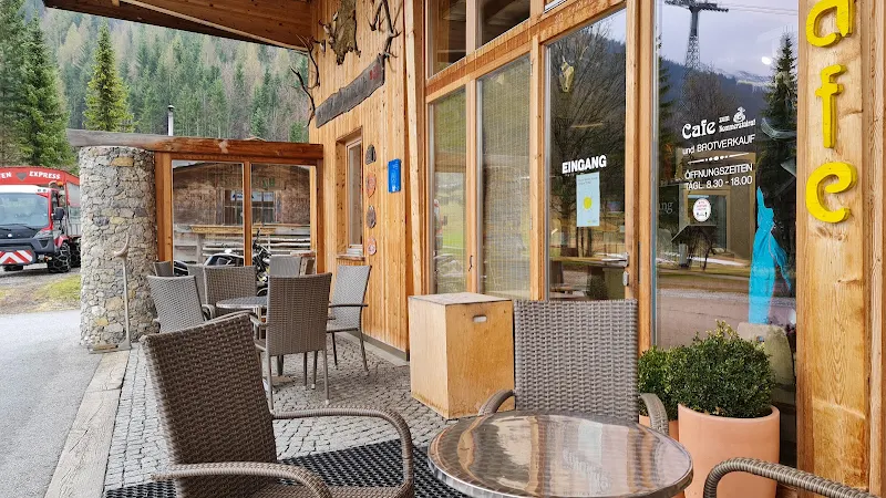 Cafe Bar