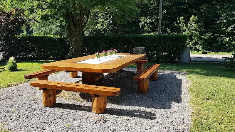 Mostheuriger Hirschengarten "Jausenzeit"