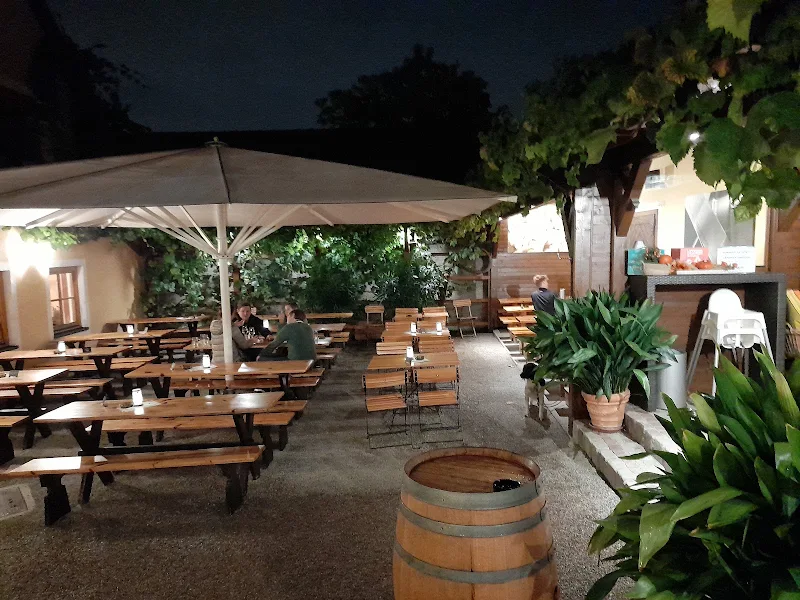 EDLMOSER Weingut & Heuriger