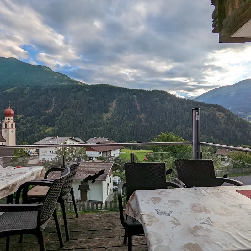 Pizzeria Zirm Restaurant
