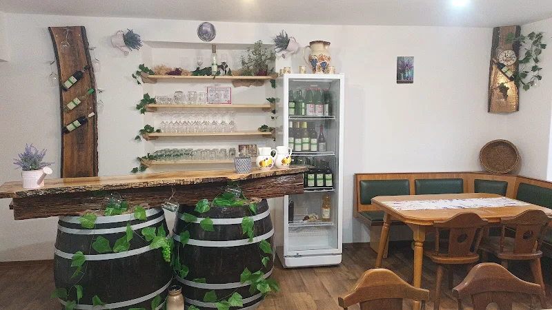 Obst und Weinbau und Buschenschank Tomaschitz Freundschaftsplatzerl
