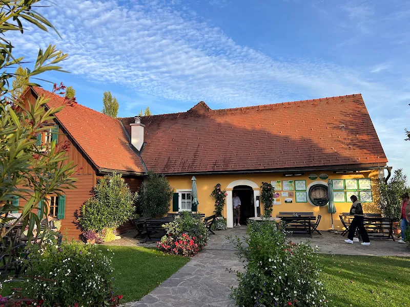Schönaicherhof - Annemarie Reinbacher