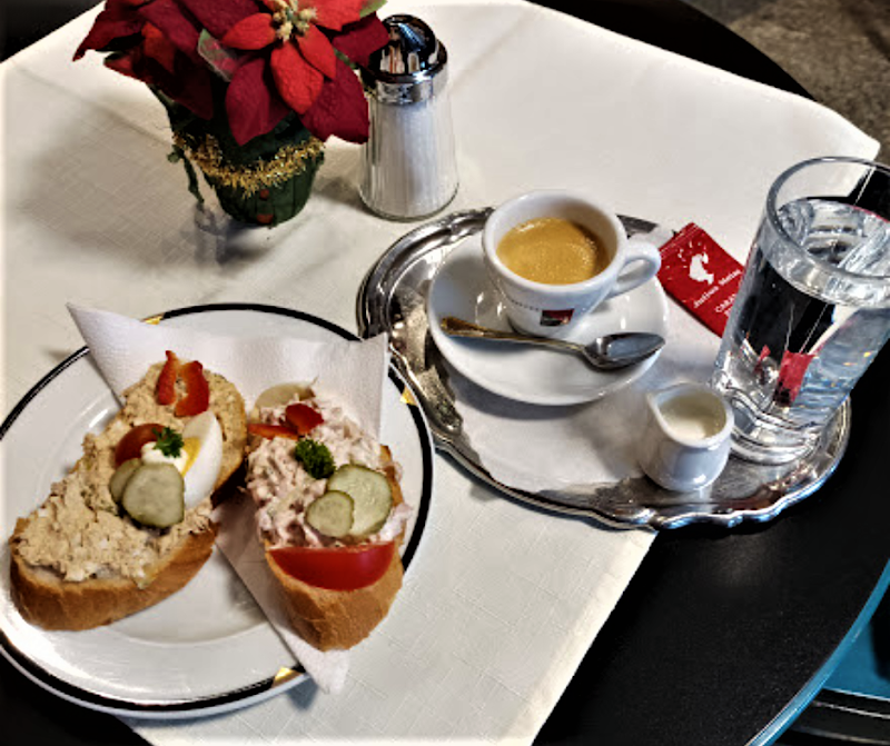 Café Pecis Print