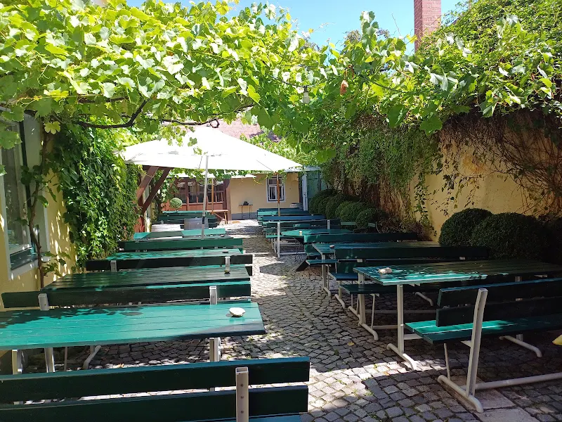 M & B Heuriger / Weingut Mana und Bernhard Plos