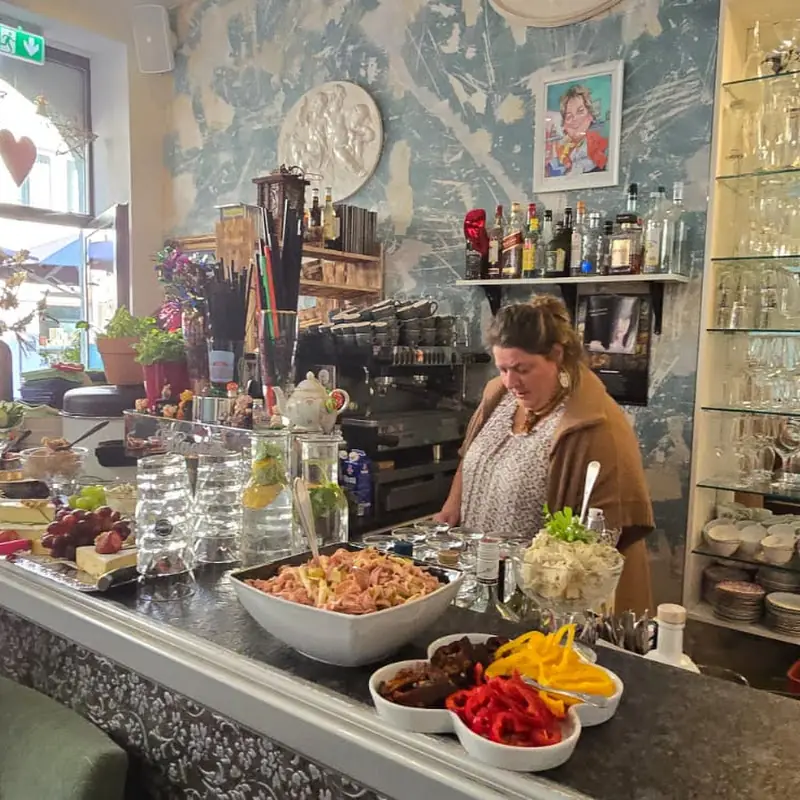 Im Wohnzimmer Café & Bar