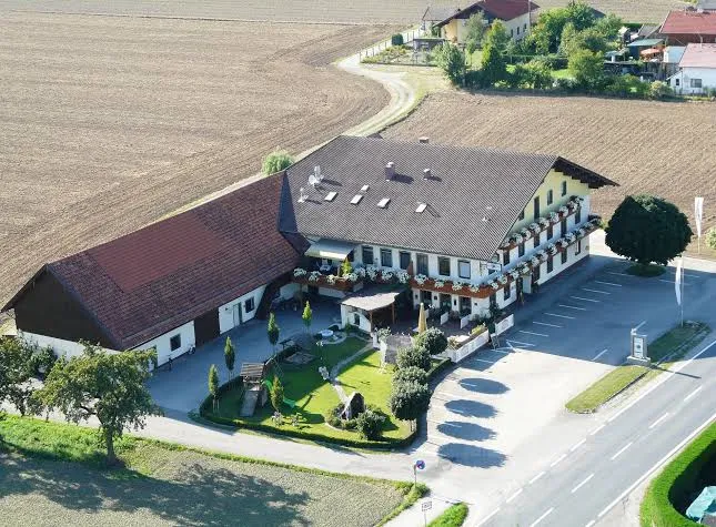 Hotel Mittelpunkt-Europa GmbH