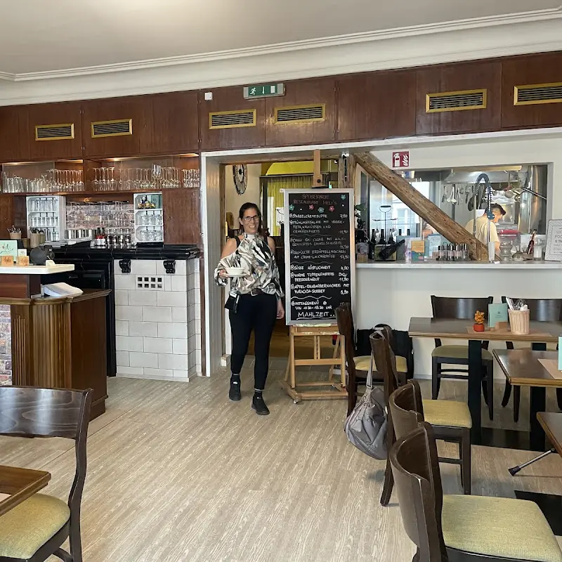 Heli's Restaurant