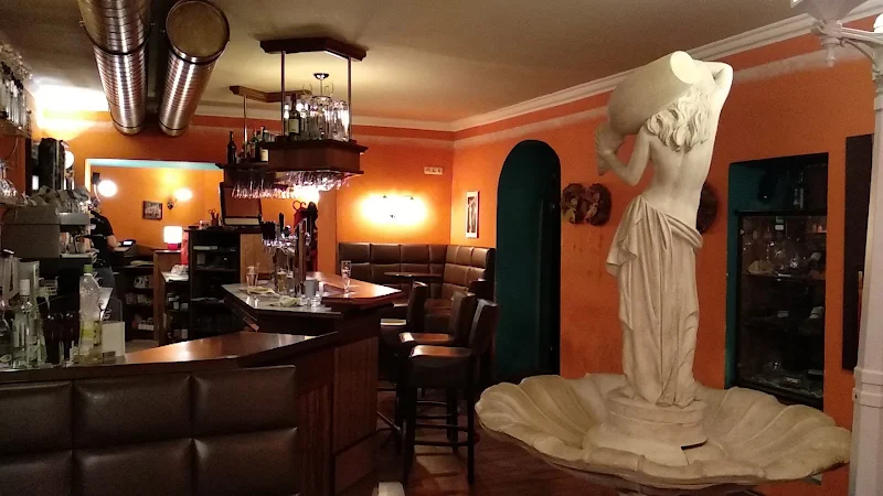 Lumi’s Café/Bar