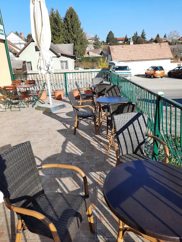 Michl's Café & Bar