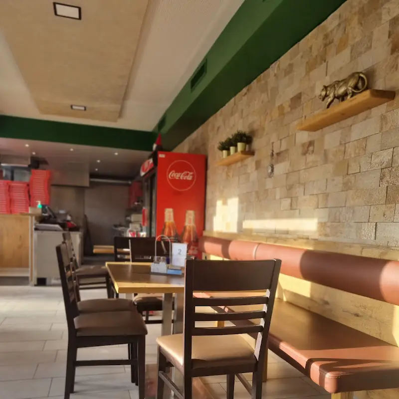 Smails Pizzeria