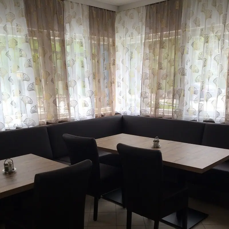 MECK's PIZZERIA - RESTAURANT - CAFÉ UNI - TREFF