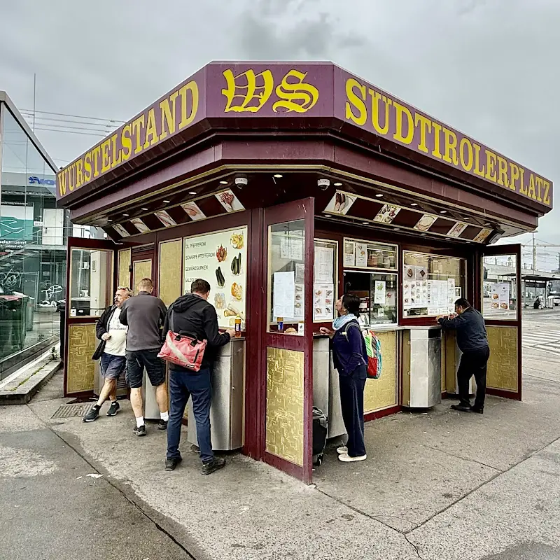 Würstelstand am Südtiroler Platz