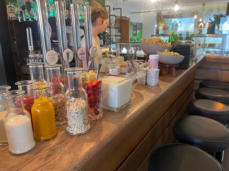 Heidi"s Café