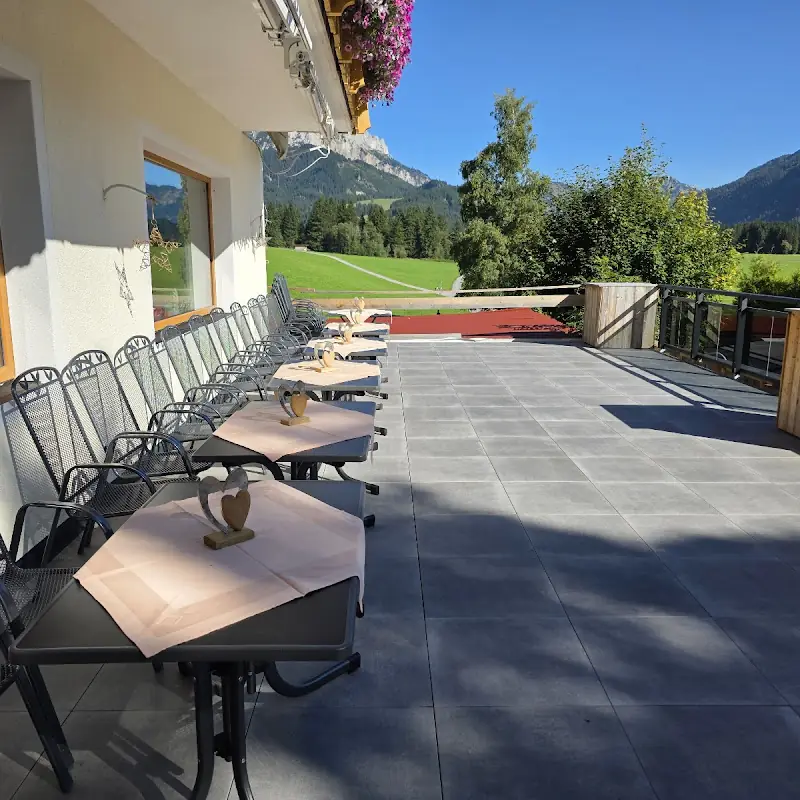 Auf der Sonnleiten mit Guggerhof und Villa Sonnwies