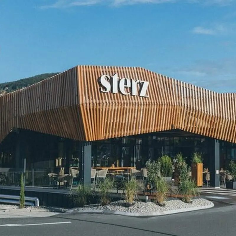 zum „STERZ" Bauernladen/Lokal