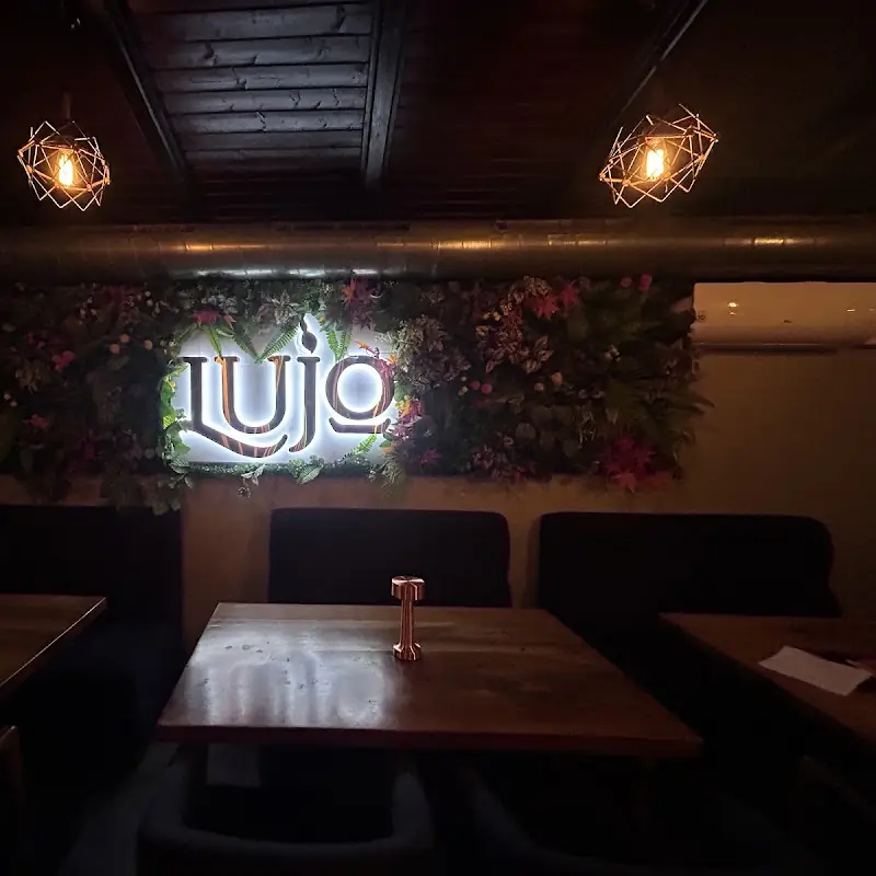 Lujo Lounge Bar