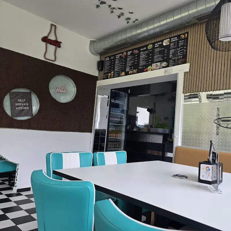Aurora bbq Lounge
