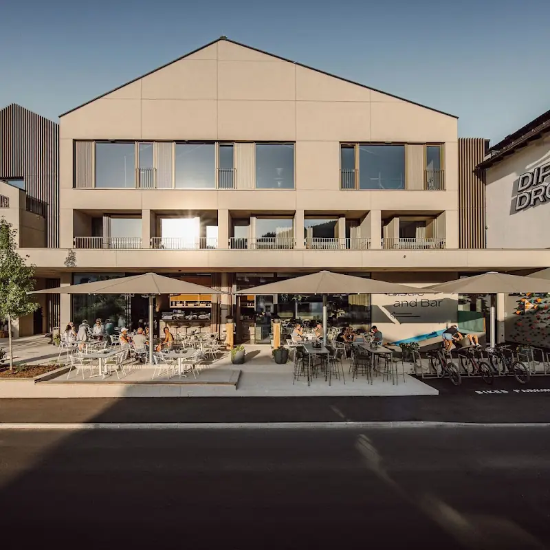 DIPS&DROPS - Hotel · Sports · Spa · Restaurants