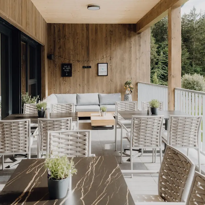 Ours Lounge Restaurant