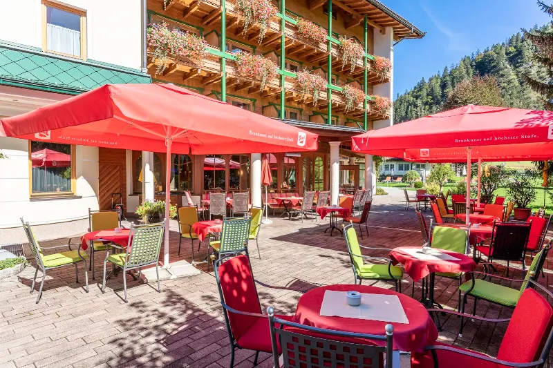 Restaurant im Familienhotel 'Unser Berghof' mit Sonnenterrasse & Bar