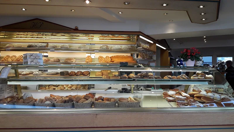 Bäckerei Helmut Peterlin (Bäckerei - Cafè Kaffeekanne - Feinkost)
