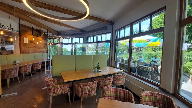 Cafe-Bäckerei-Lebensmittel Dorfstetter