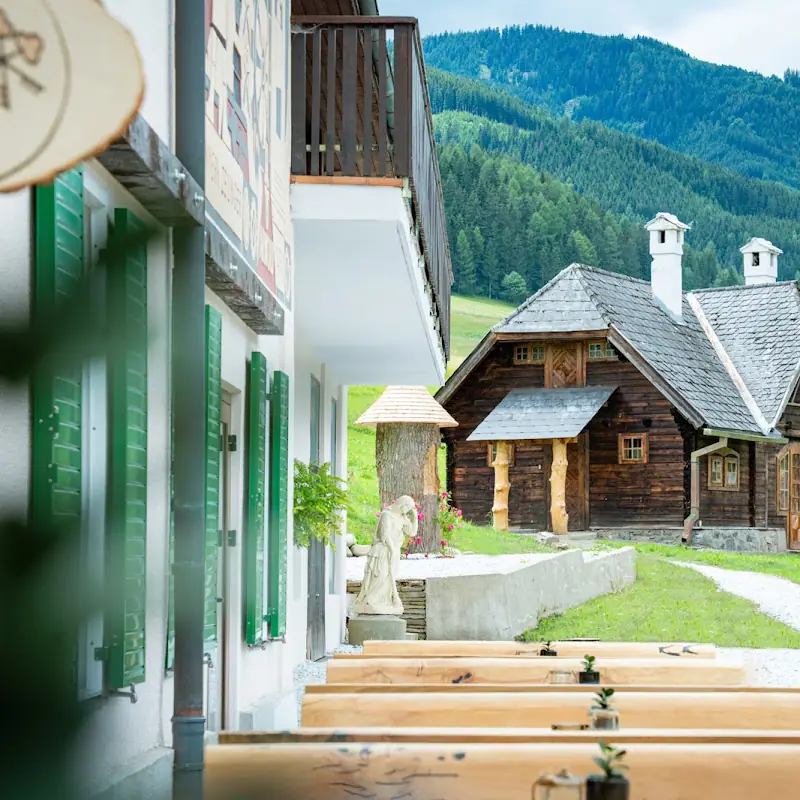 Lorettohof - Hotel Garni . Café . Taverne