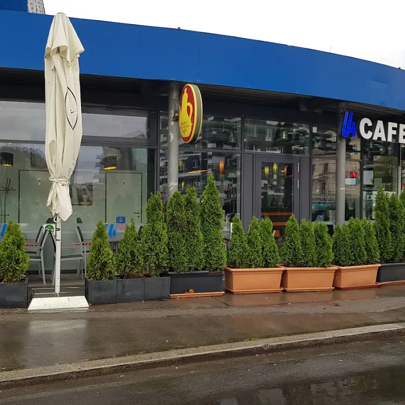 U4 Restaurant & Café