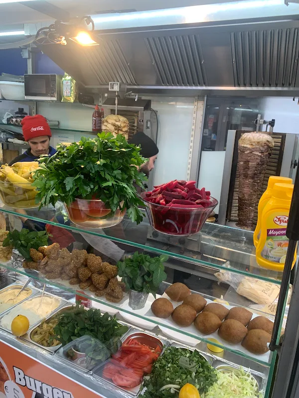 Königin Imbiss مطعم الملكة