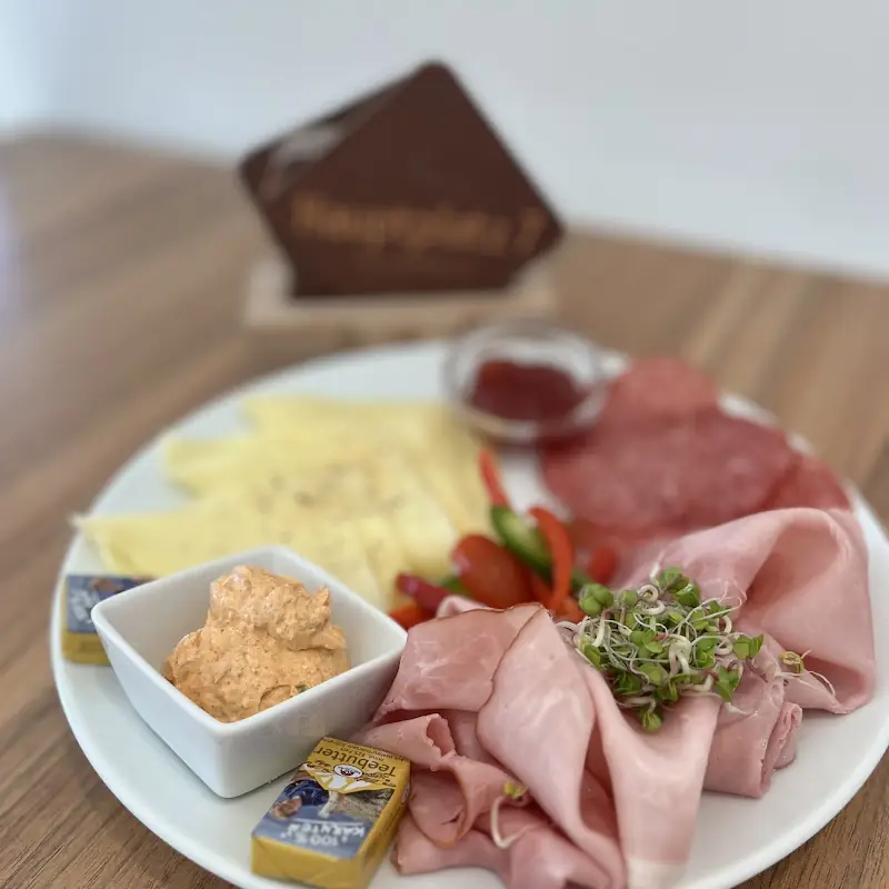 Hauptplatz 7, Das Kaffeehaus